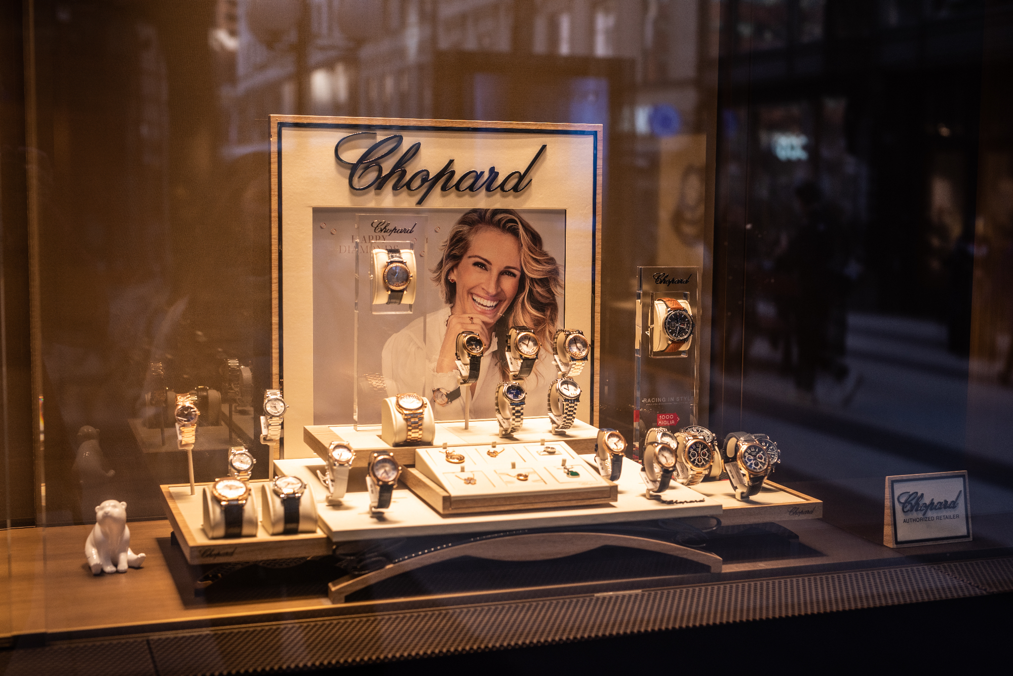 Ženska ročna ura Chopard polna elegantnosti