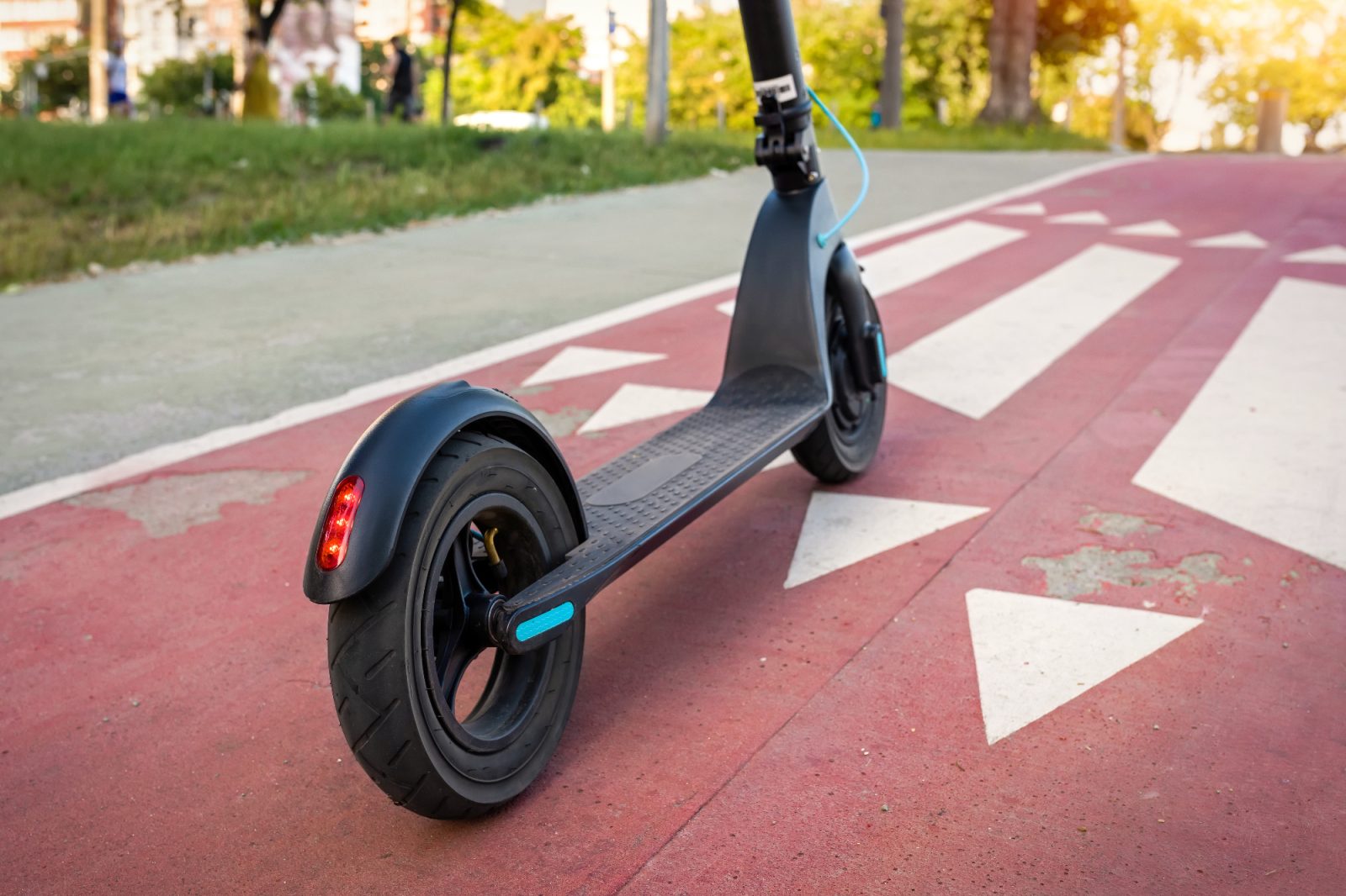 Danes so električni skiroji že kar pomemben del mobilnosti, ki pomagajo  pri prometnih zastojih